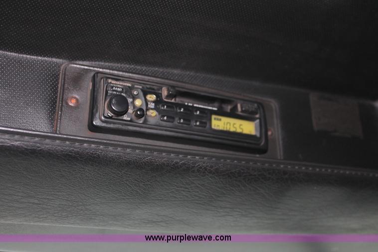 image for item E2565 2000 Mack CH613 semi truck