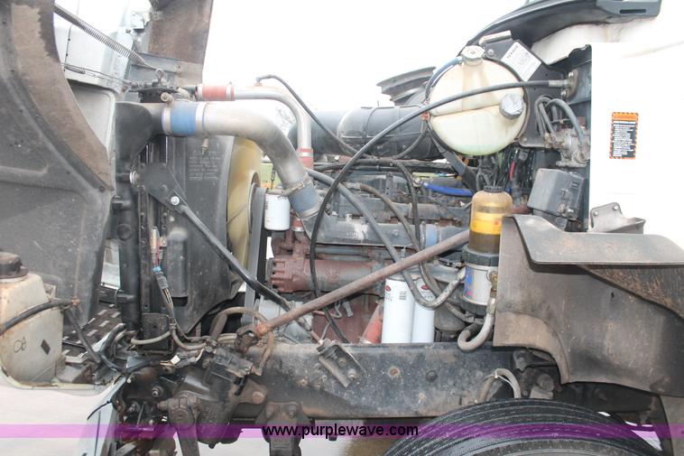 image for item E2565 2000 Mack CH613 semi truck