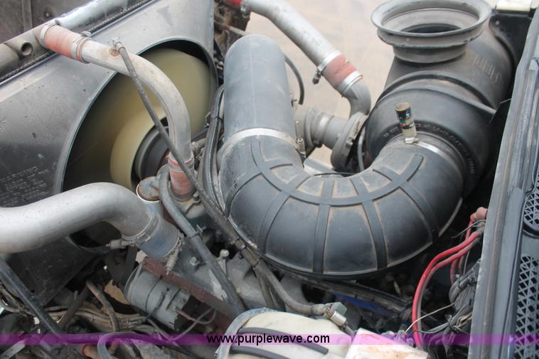 image for item E2565 2000 Mack CH613 semi truck