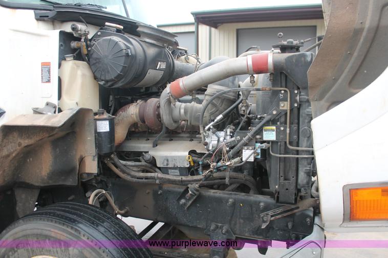 image for item E2565 2000 Mack CH613 semi truck