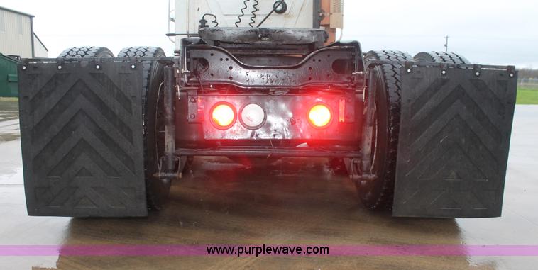 image for item E2565 2000 Mack CH613 semi truck