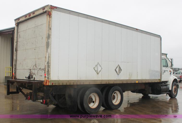 image for item E2566 1995 International 8100 box truck