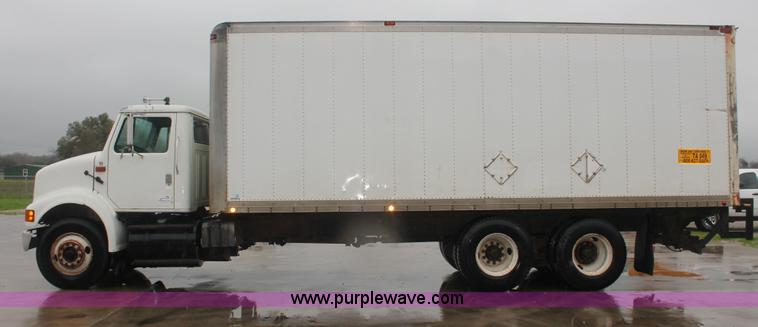 image for item E2566 1995 International 8100 box truck