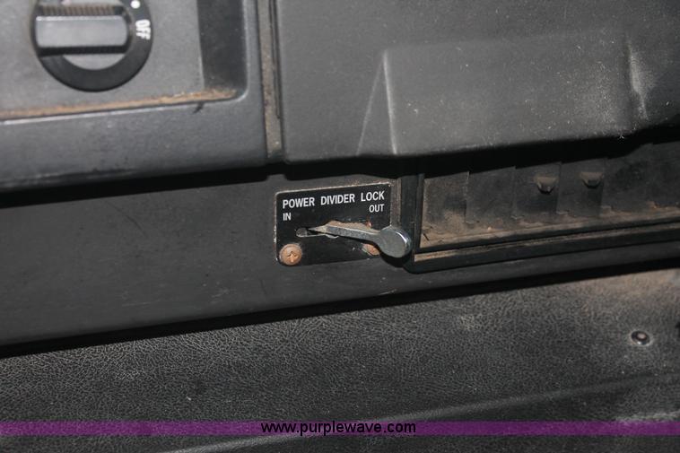 image for item E2566 1995 International 8100 box truck