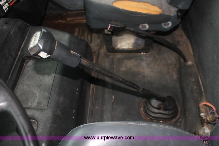 image for item E2566 1995 International 8100 box truck