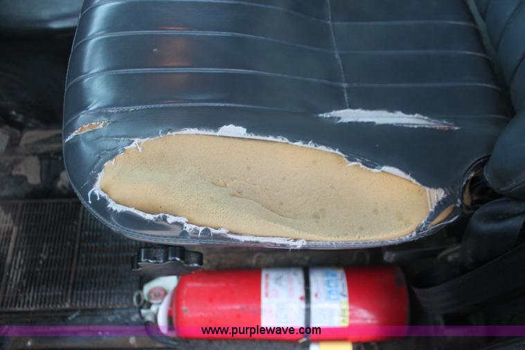 image for item E2566 1995 International 8100 box truck