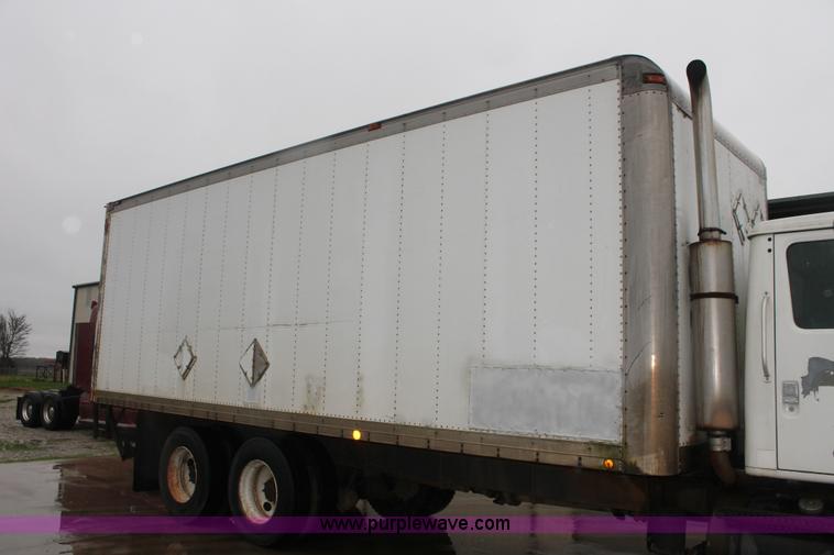 image for item E2566 1995 International 8100 box truck