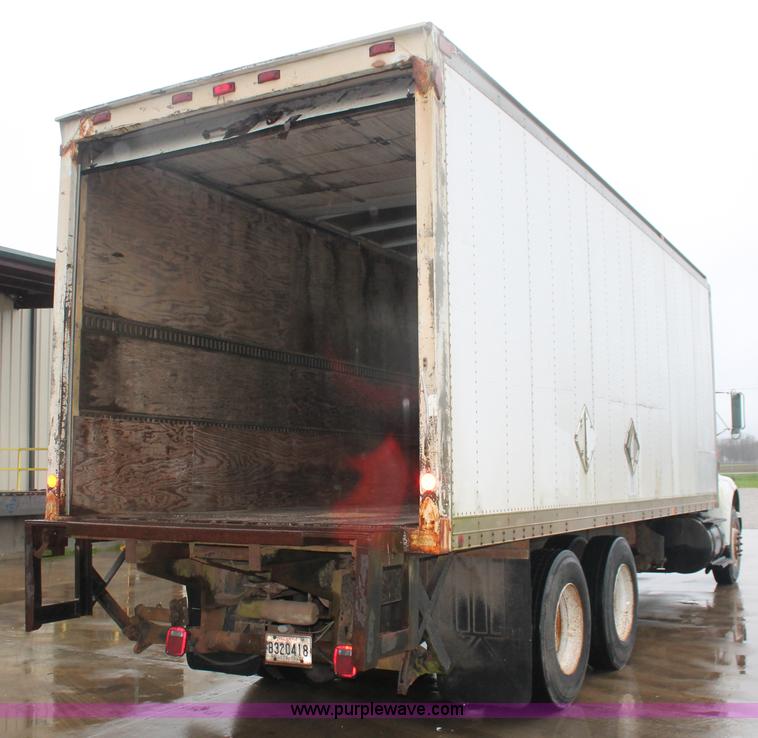 image for item E2566 1995 International 8100 box truck