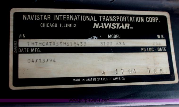 image for item E2566 1995 International 8100 box truck