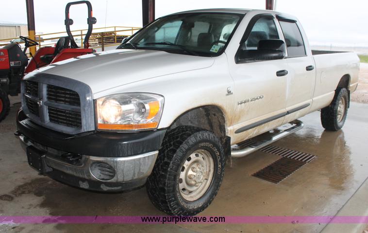 image for item E2570 2006 Dodge Ram 2500 Quad Cab pickup truck