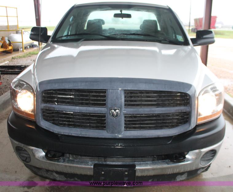 image for item E2570 2006 Dodge Ram 2500 Quad Cab pickup truck