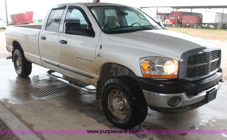 image for item E2570 2006 Dodge Ram 2500 Quad Cab pickup truck