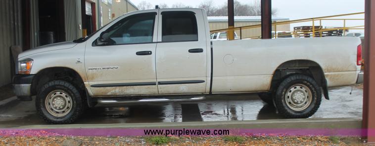 image for item E2570 2006 Dodge Ram 2500 Quad Cab pickup truck