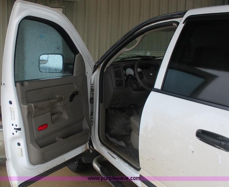image for item E2570 2006 Dodge Ram 2500 Quad Cab pickup truck