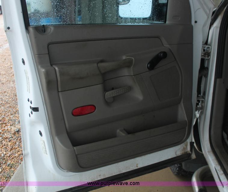 image for item E2570 2006 Dodge Ram 2500 Quad Cab pickup truck