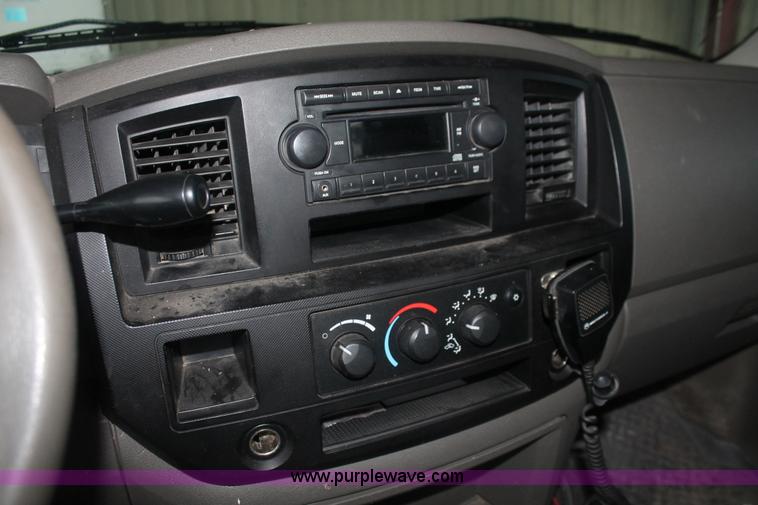image for item E2570 2006 Dodge Ram 2500 Quad Cab pickup truck