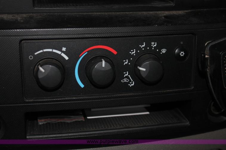 image for item E2570 2006 Dodge Ram 2500 Quad Cab pickup truck