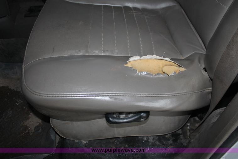 image for item E2570 2006 Dodge Ram 2500 Quad Cab pickup truck