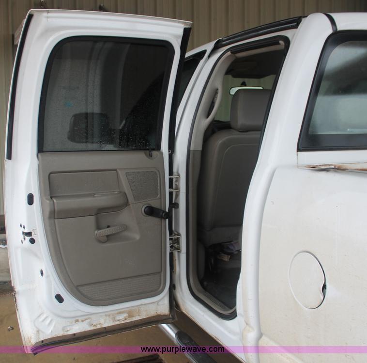 image for item E2570 2006 Dodge Ram 2500 Quad Cab pickup truck