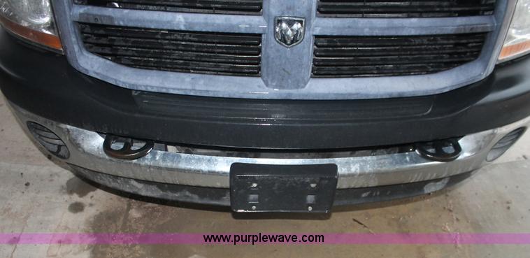 image for item E2570 2006 Dodge Ram 2500 Quad Cab pickup truck