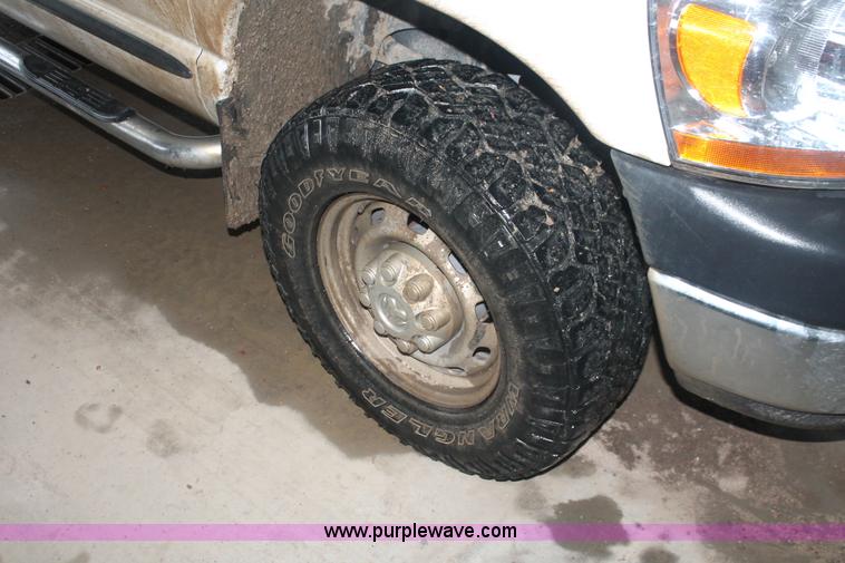 image for item E2570 2006 Dodge Ram 2500 Quad Cab pickup truck