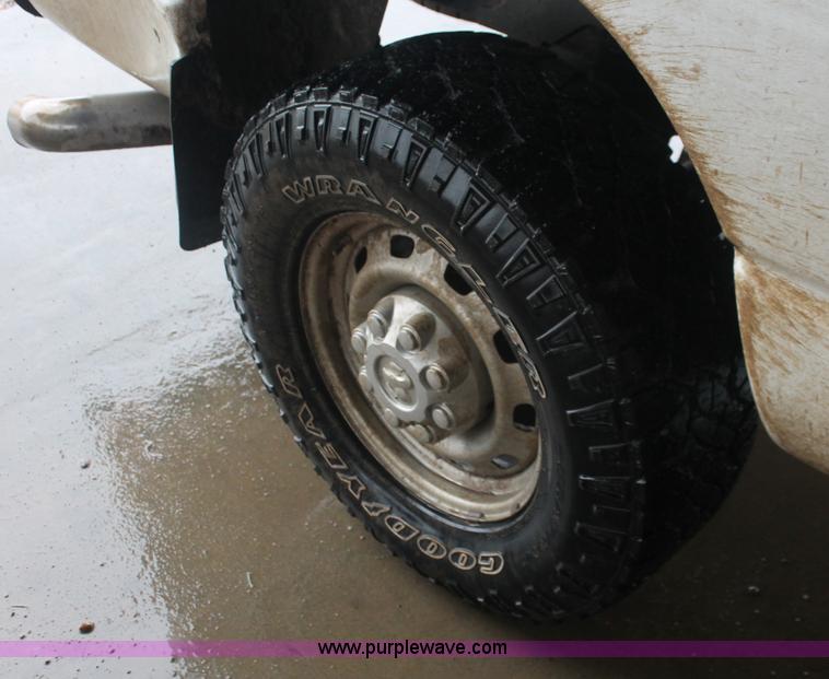 image for item E2570 2006 Dodge Ram 2500 Quad Cab pickup truck