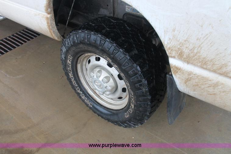 image for item E2570 2006 Dodge Ram 2500 Quad Cab pickup truck