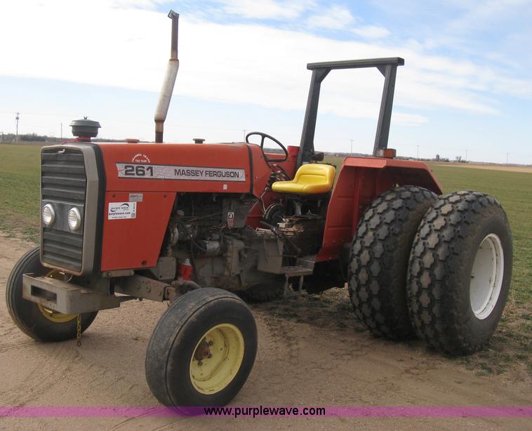 image for item E3012 Massey Fergusen 261 tractor