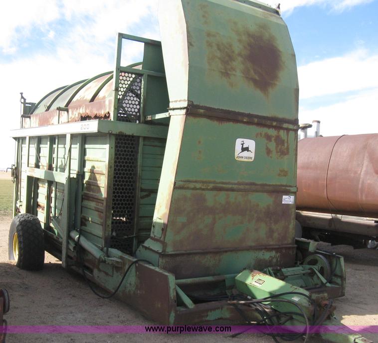 image for item E3018 John Deere 200 stack wagon