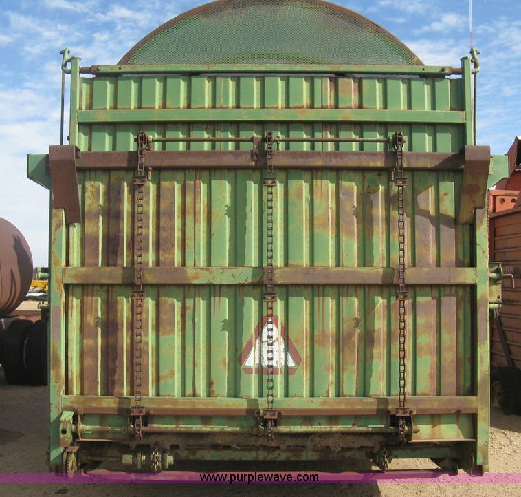 image for item E3018 John Deere 200 stack wagon