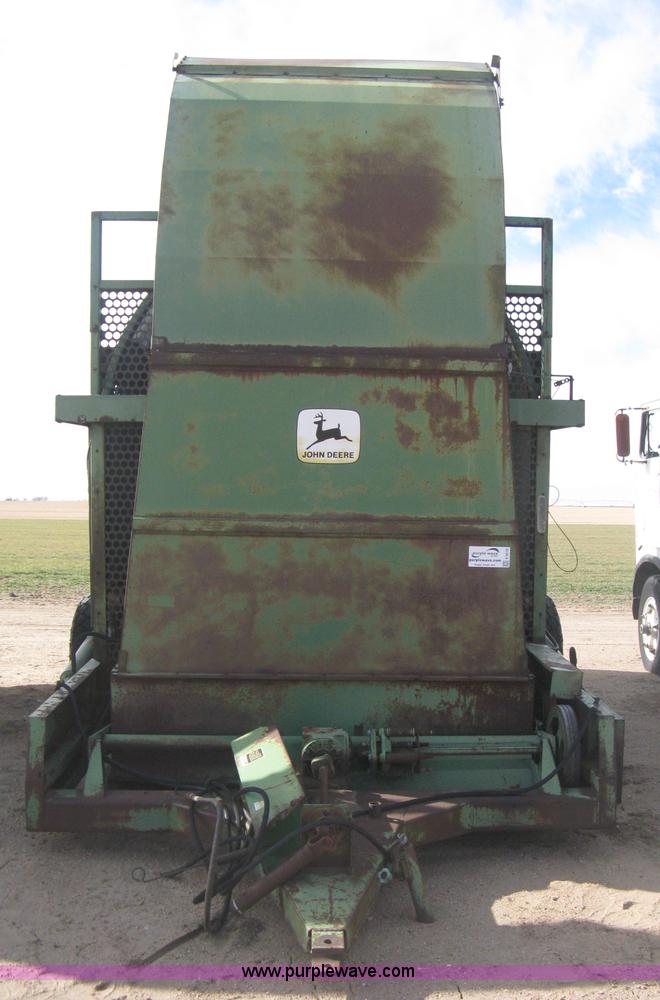 image for item E3018 John Deere 200 stack wagon