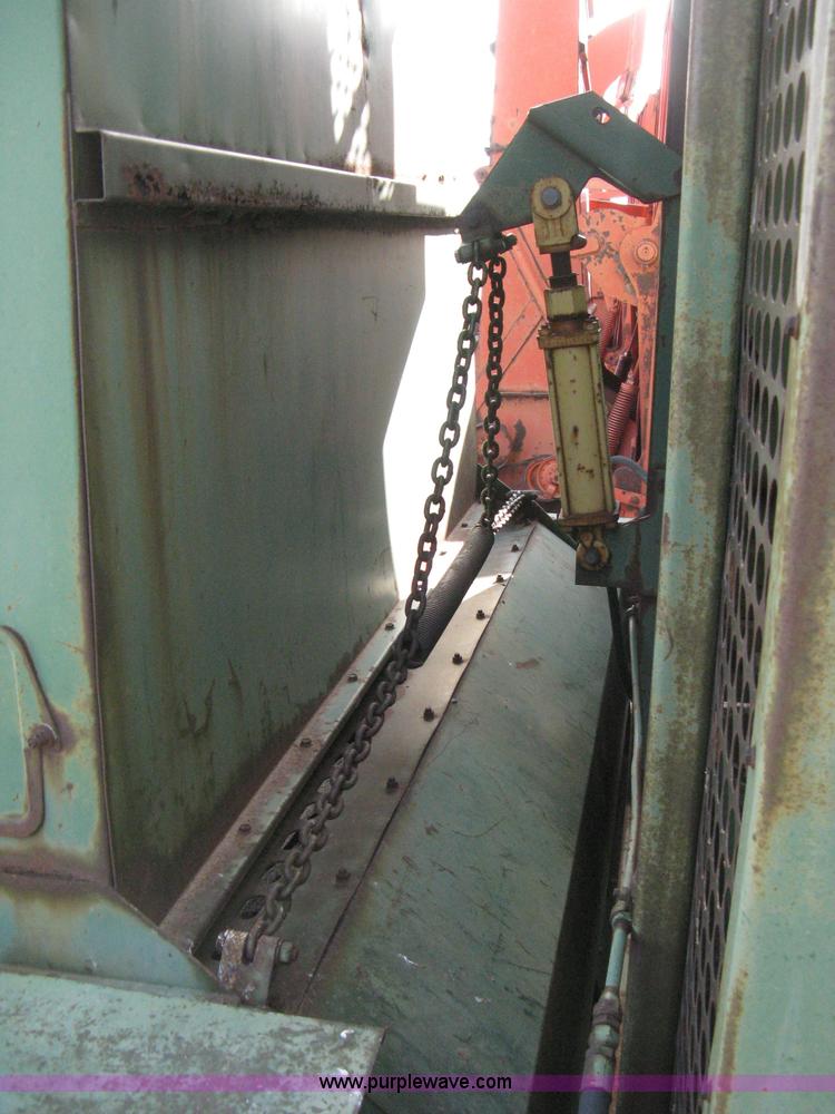 image for item E3018 John Deere 200 stack wagon