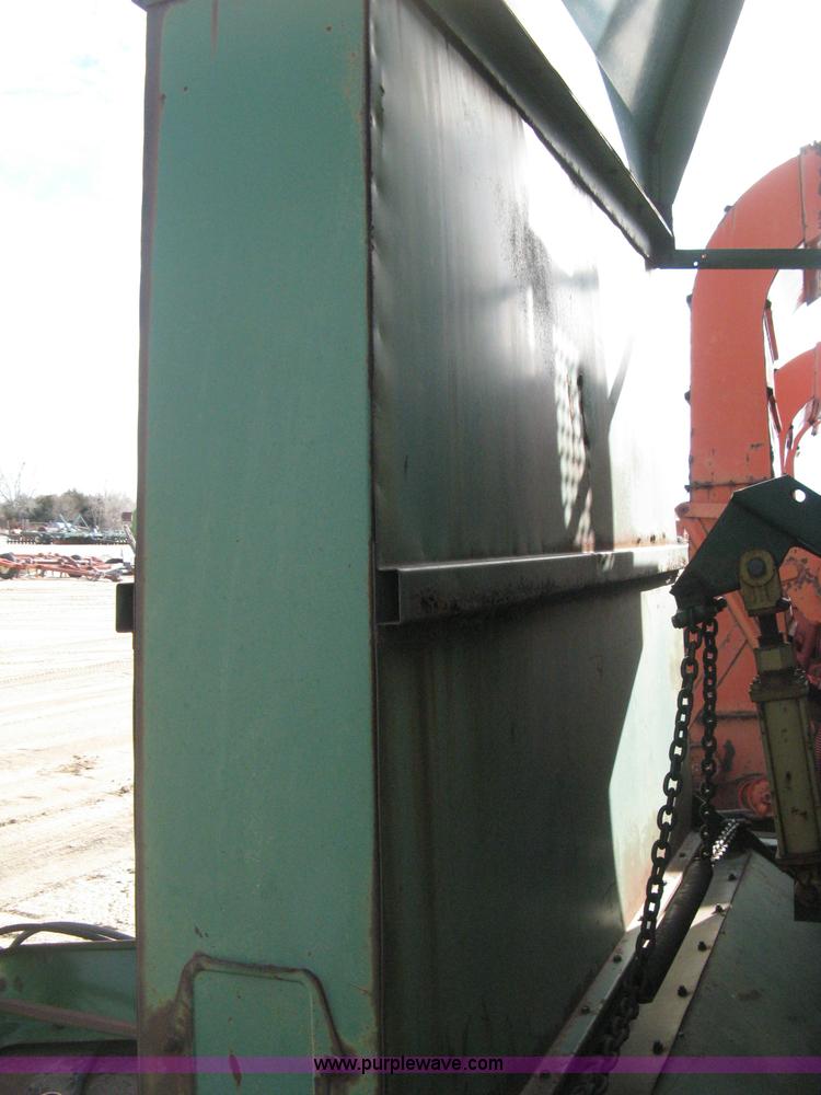 image for item E3018 John Deere 200 stack wagon