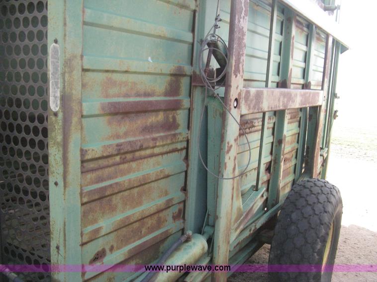 image for item E3018 John Deere 200 stack wagon