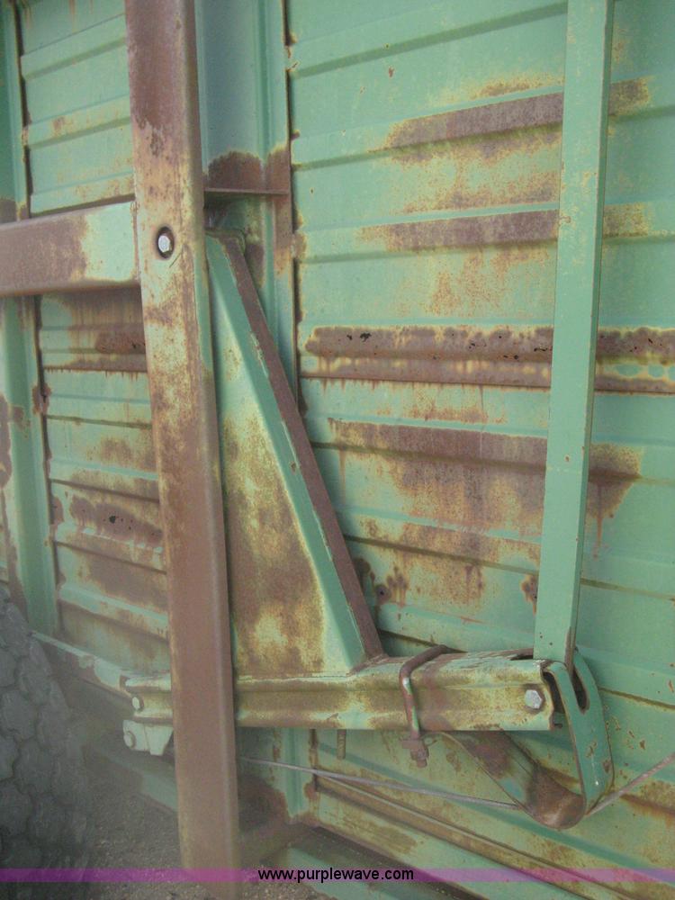 image for item E3018 John Deere 200 stack wagon