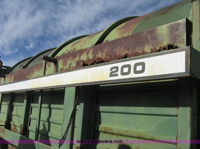 image for item E3018 John Deere 200 stack wagon