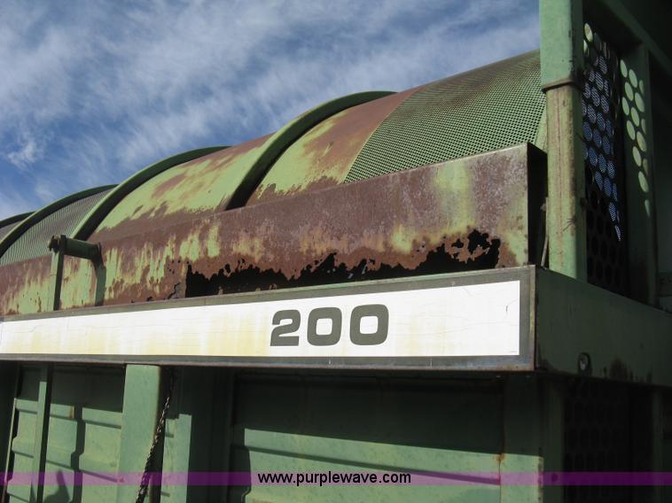 image for item E3018 John Deere 200 stack wagon