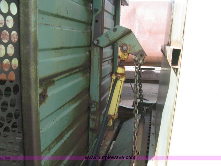 image for item E3018 John Deere 200 stack wagon