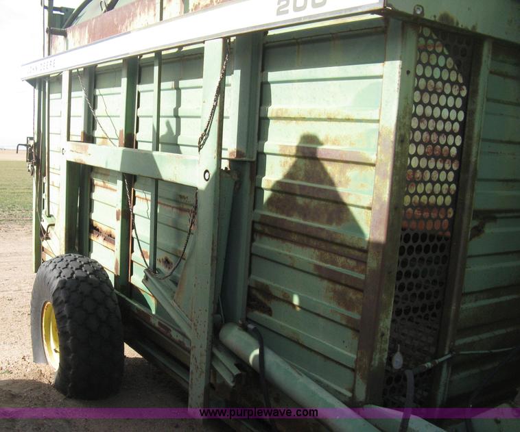 image for item E3018 John Deere 200 stack wagon