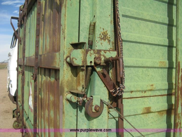 image for item E3018 John Deere 200 stack wagon