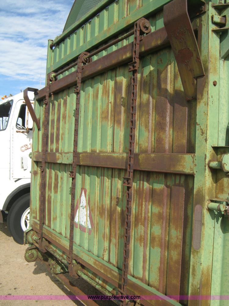 image for item E3018 John Deere 200 stack wagon