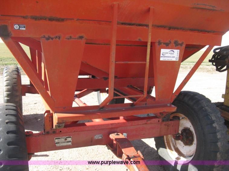 image for item E3019 Unverferth McCurdy 275 gravity wagon