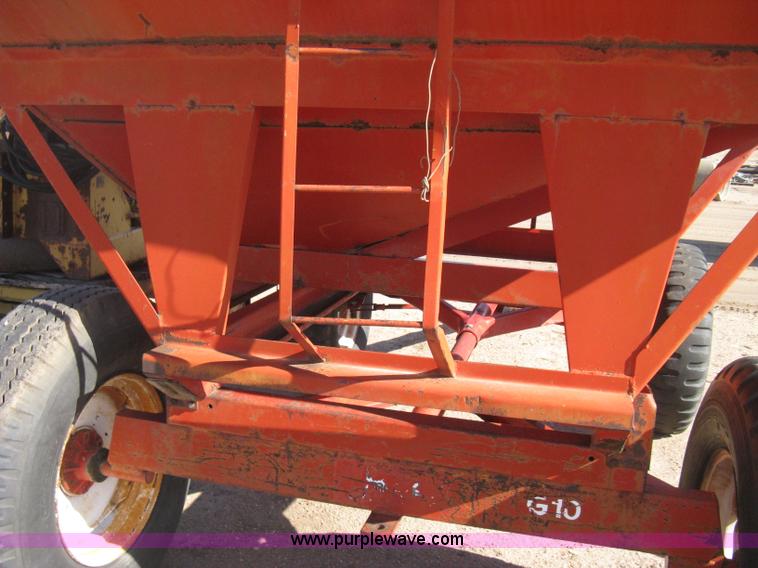 image for item E3019 Unverferth McCurdy 275 gravity wagon