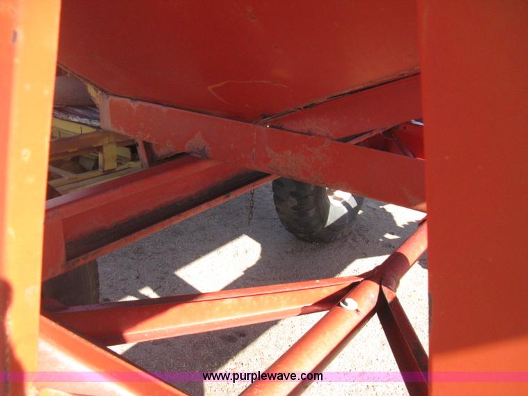 image for item E3019 Unverferth McCurdy 275 gravity wagon