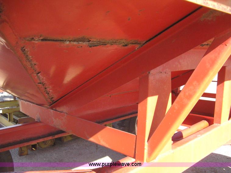 image for item E3019 Unverferth McCurdy 275 gravity wagon