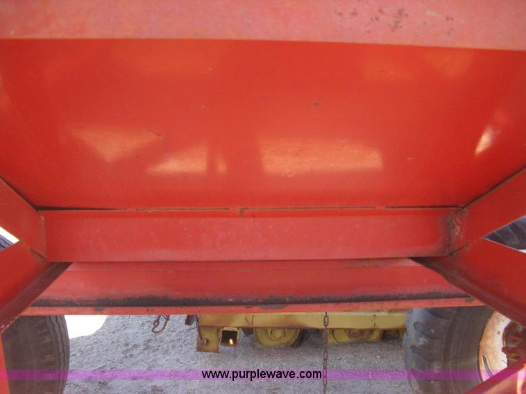 image for item E3019 Unverferth McCurdy 275 gravity wagon