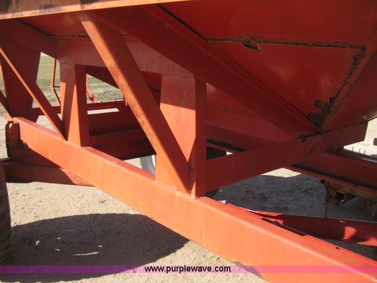 image for item E3019 Unverferth McCurdy 275 gravity wagon