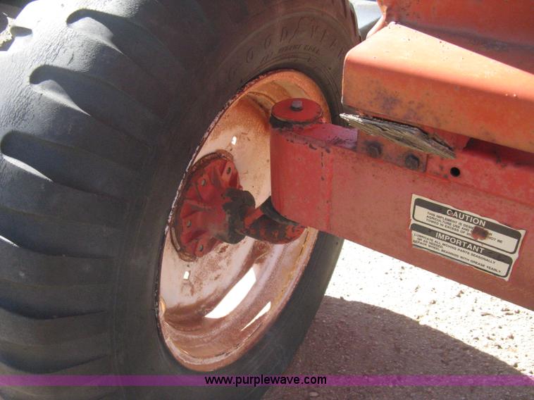 image for item E3019 Unverferth McCurdy 275 gravity wagon