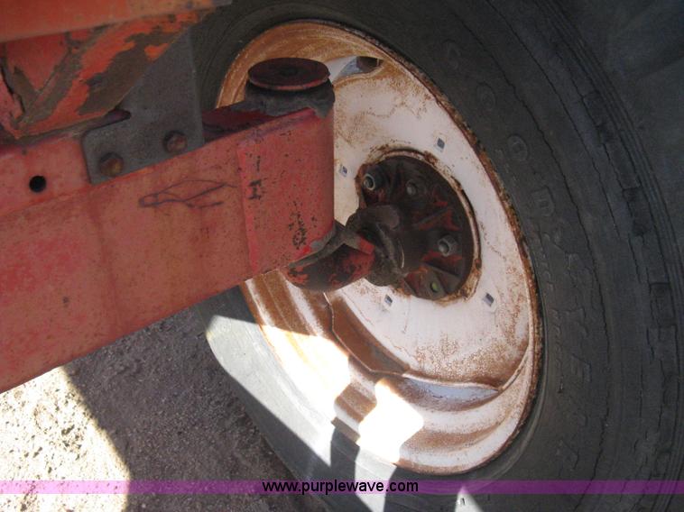 image for item E3019 Unverferth McCurdy 275 gravity wagon