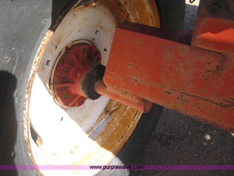 image for item E3019 Unverferth McCurdy 275 gravity wagon